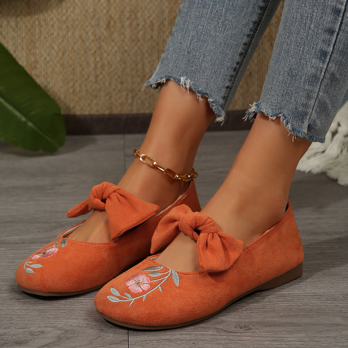 Novos sapatos baixos Mary Jane com fita bordada