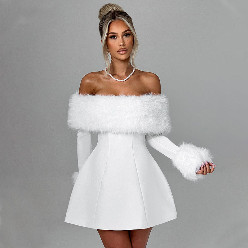 Minivestido com mangas compridas nos ombros