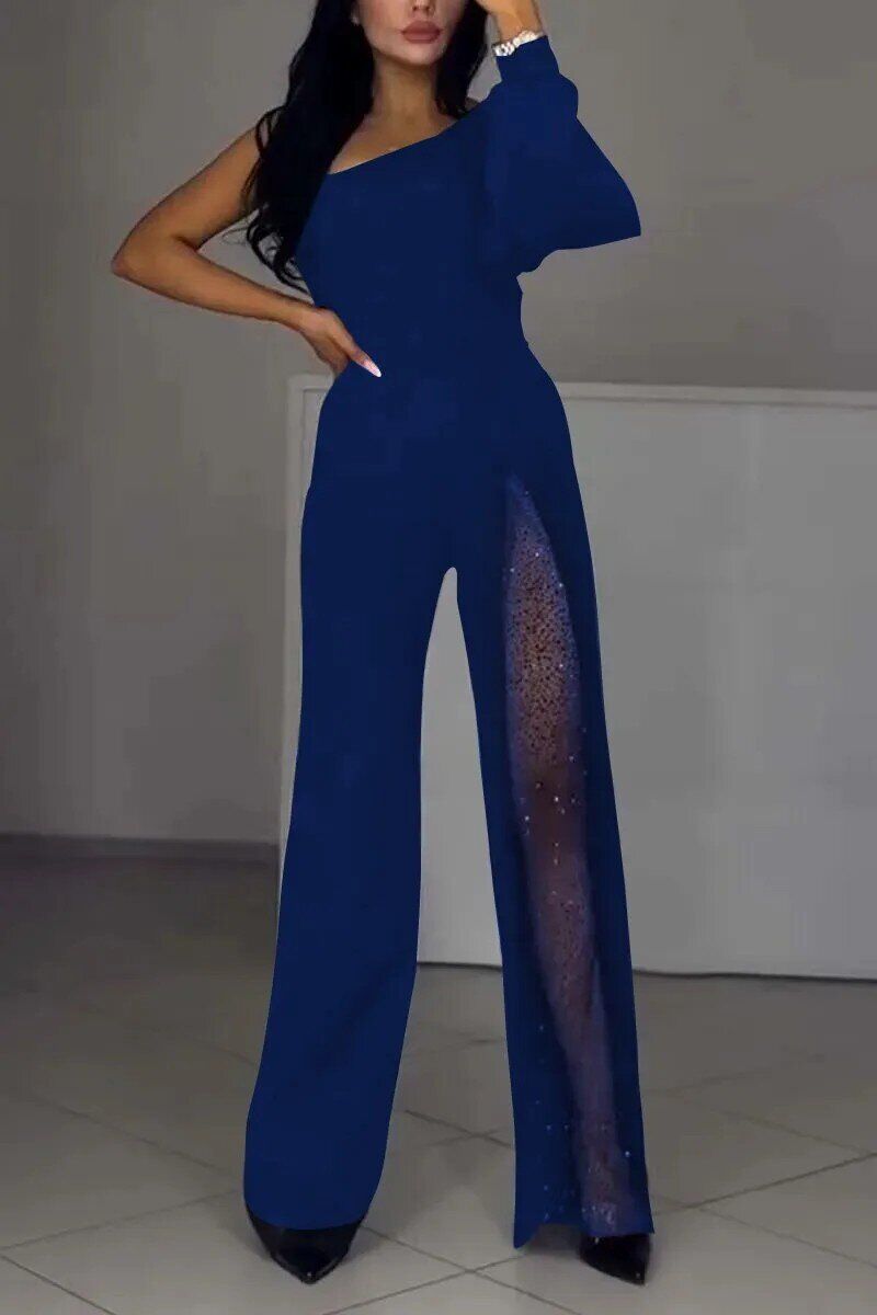 Tuta da donna elegante e sexy con spalle scese e spacco alto