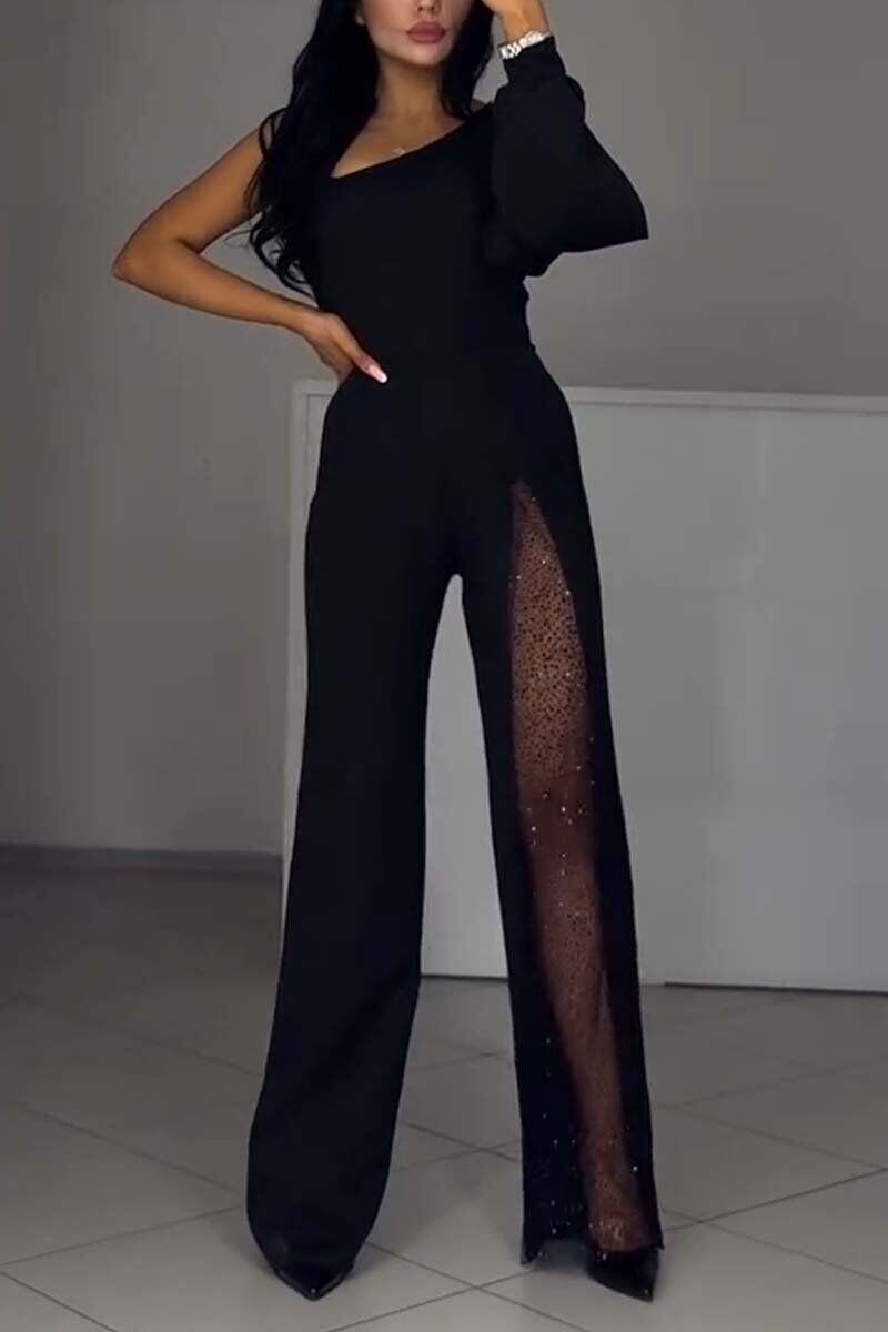 Tuta da donna elegante e sexy con spalle scese e spacco alto