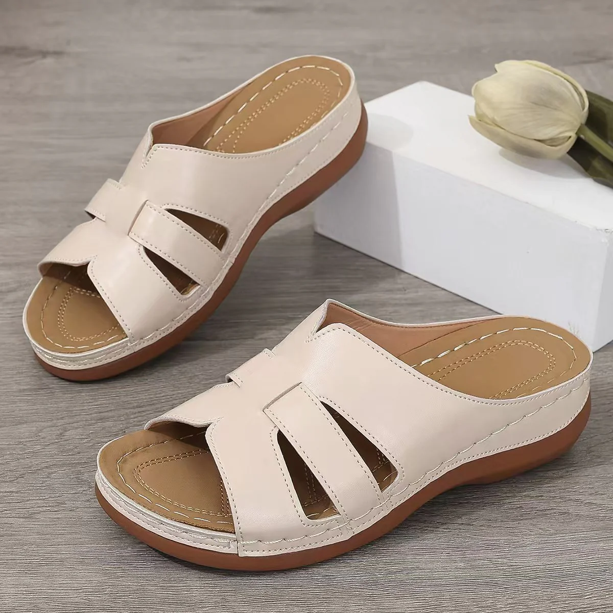 Pantufas ortopédicas de senhora em pele com bico aberto