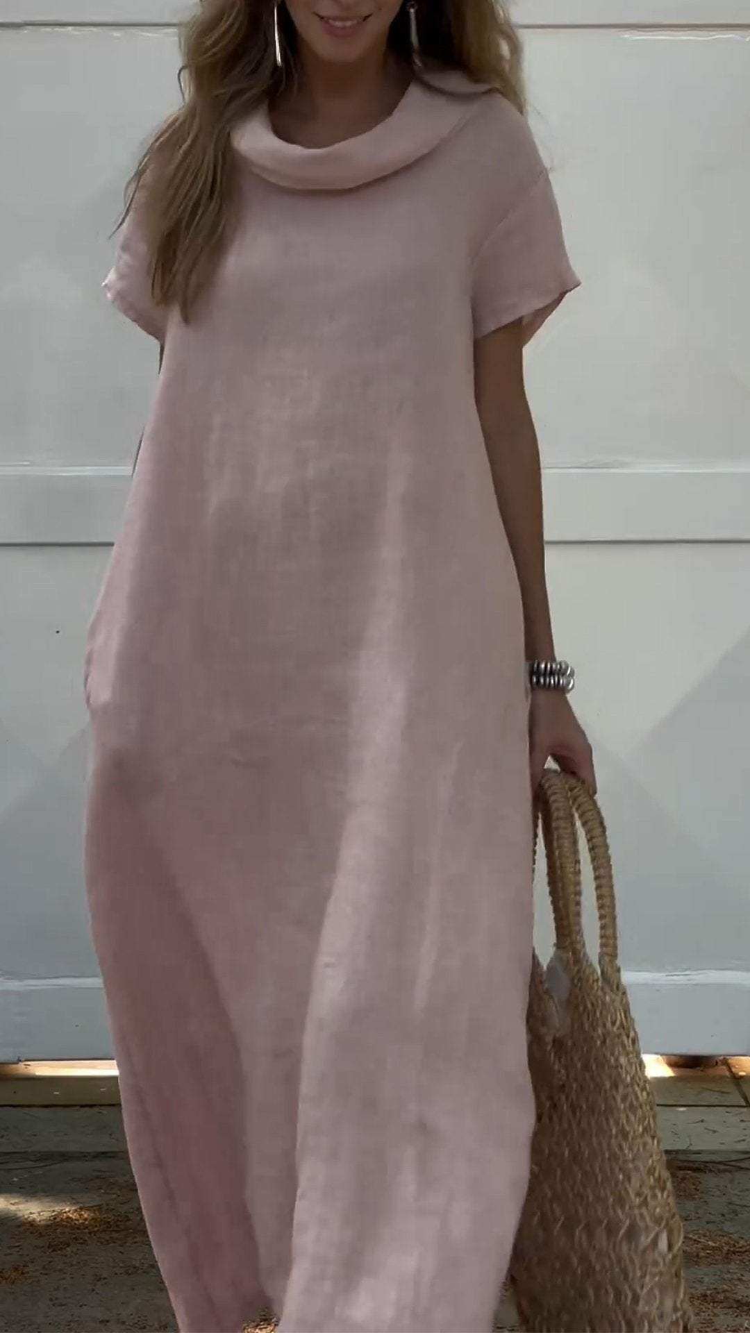 Vestido casual em algod?o e linho com decote redondo e manga curta