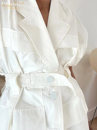 Camicia da donna in cotone bianco alla moda e ampia