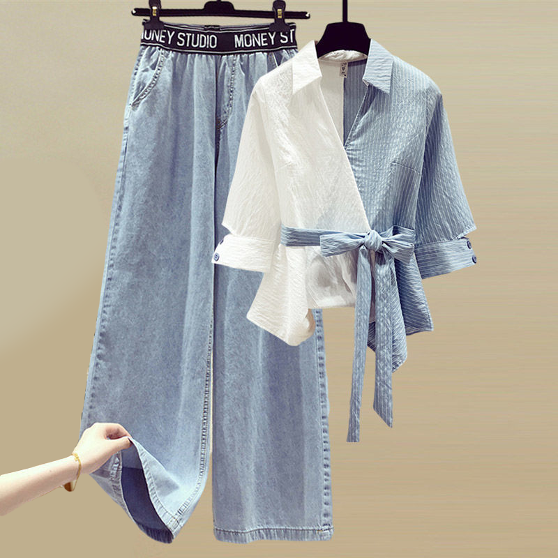 Terno feminino de duas peças com camisa e jeans