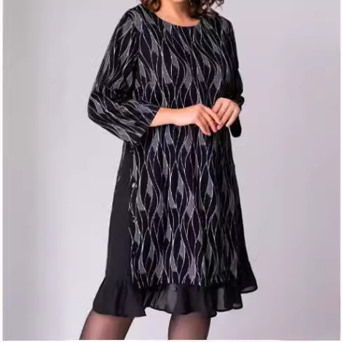 Vestido feminino plus size com mangas três quartos