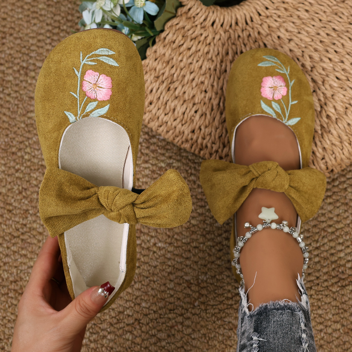 Novos sapatos baixos Mary Jane com fita bordada