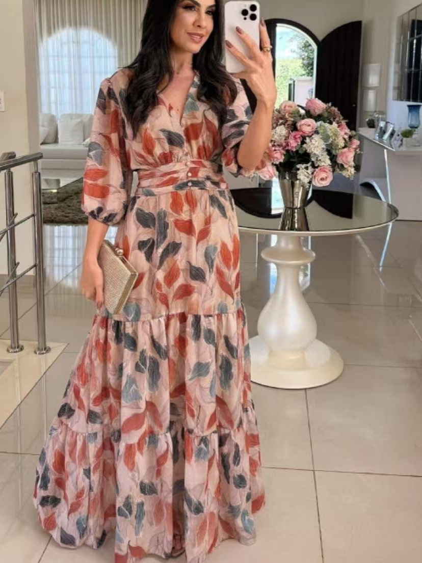 Vestido Elizamara com estampa de folhas nude