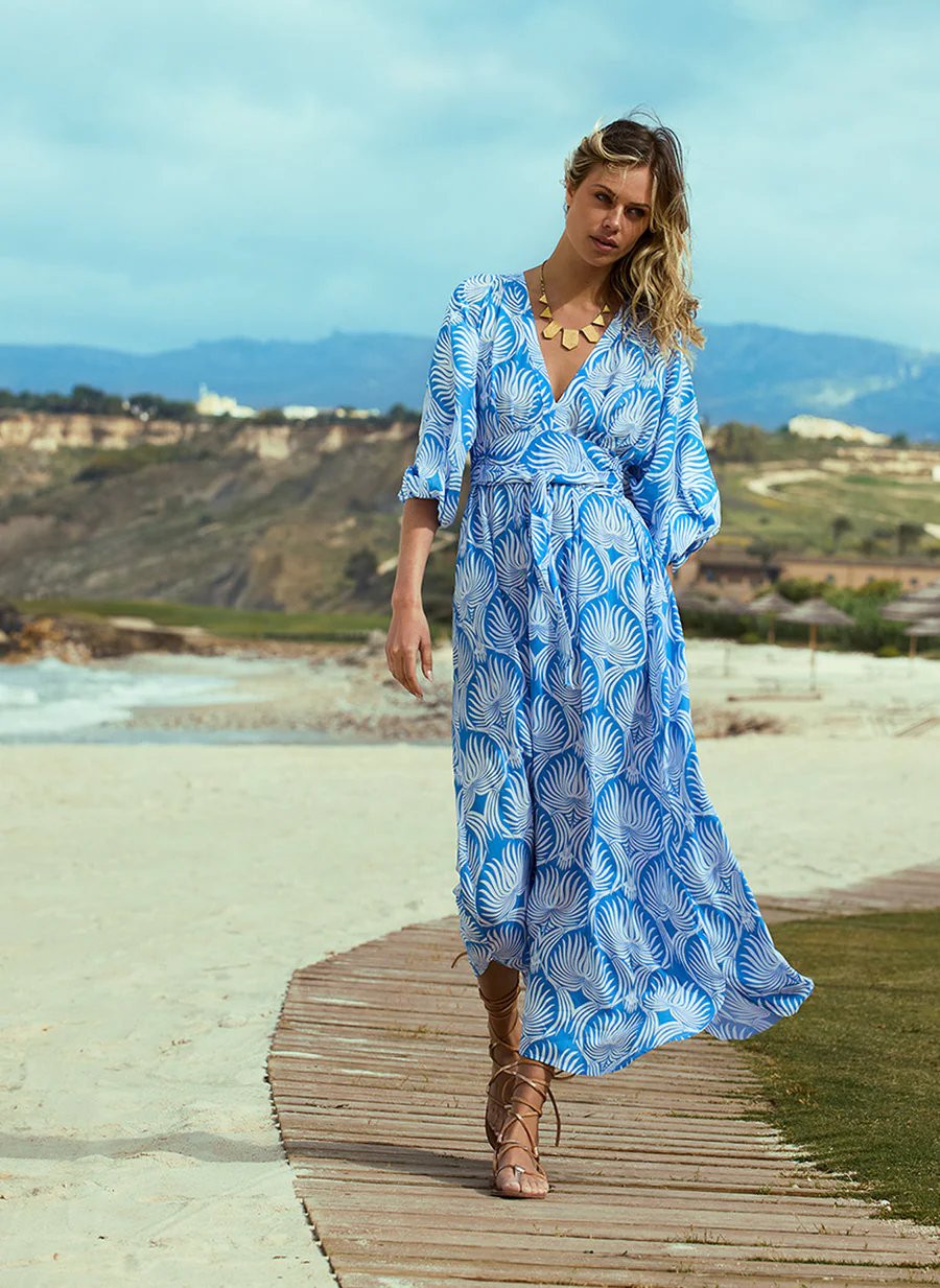👙One-piece swimming costume with long sleeves and blue lotus pattern, paired with a skirt