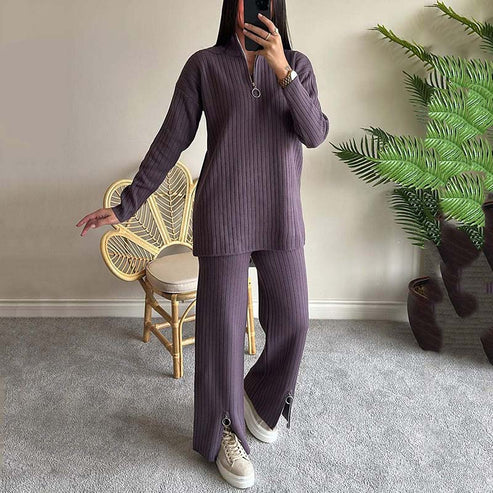 Completo da donna in maglia a coste con pantaloni a spacco