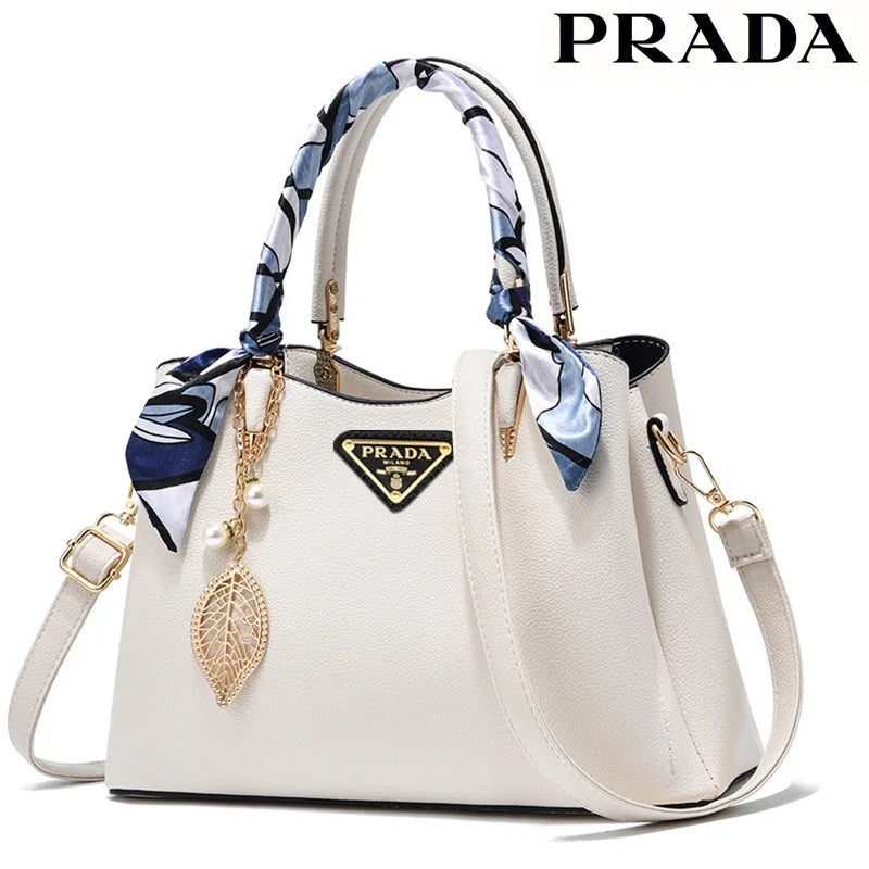 Νέα δερμάτινη τσάντα ώμου Prada 2023