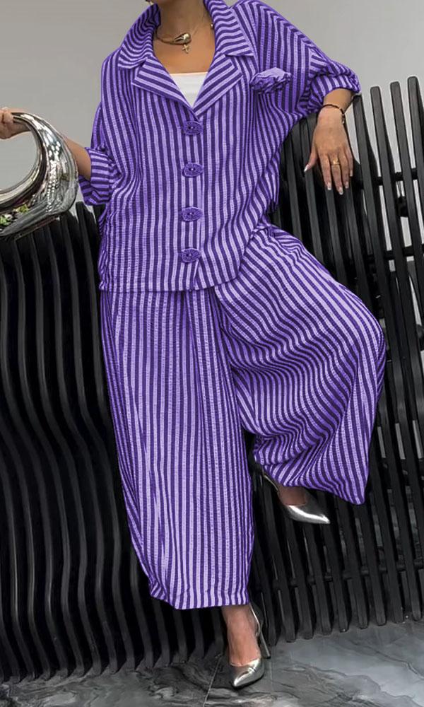 Completo due pezzi con top e pantaloni a righe comode da donna