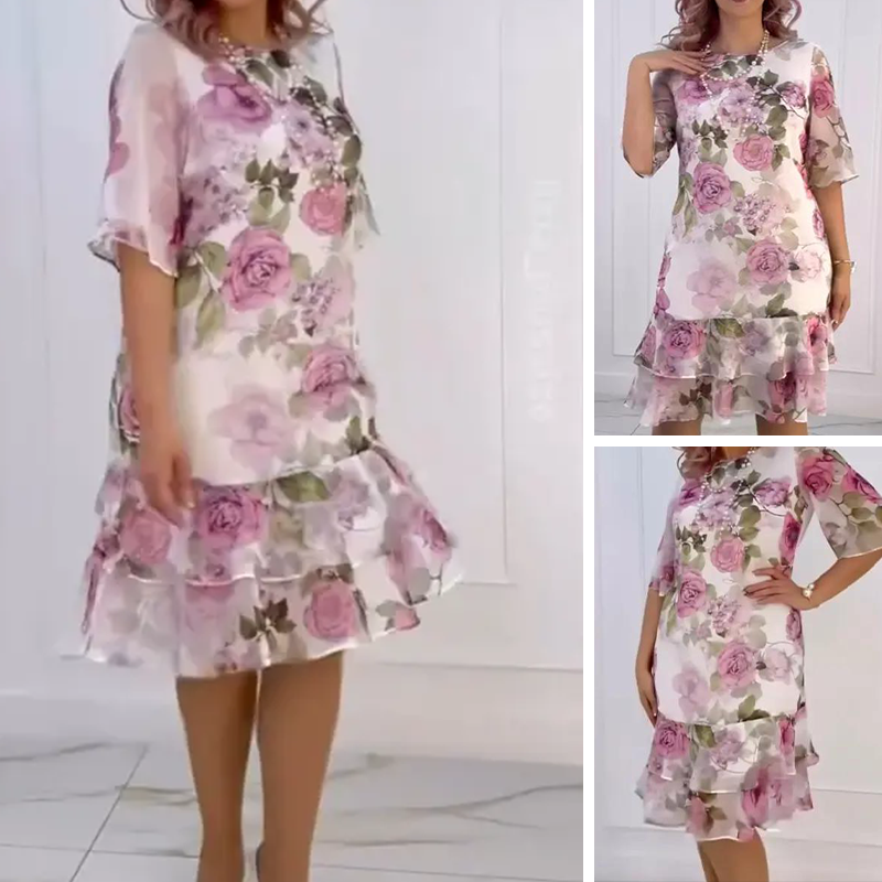 Vestido rosa em camadas com babados