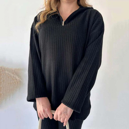 Completo da donna in maglia a coste con pantaloni a spacco