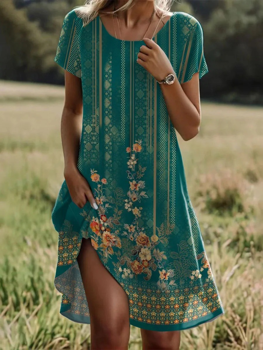 Vestido de manga curta com estampa de gola redonda e elemento indiano