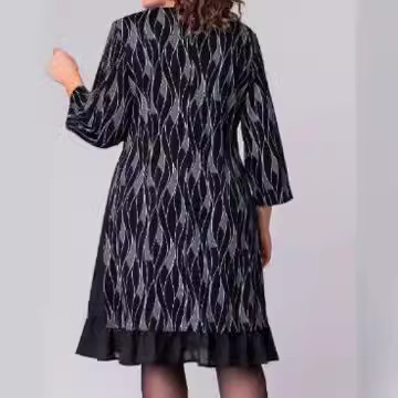 Vestido feminino plus size com mangas três quartos