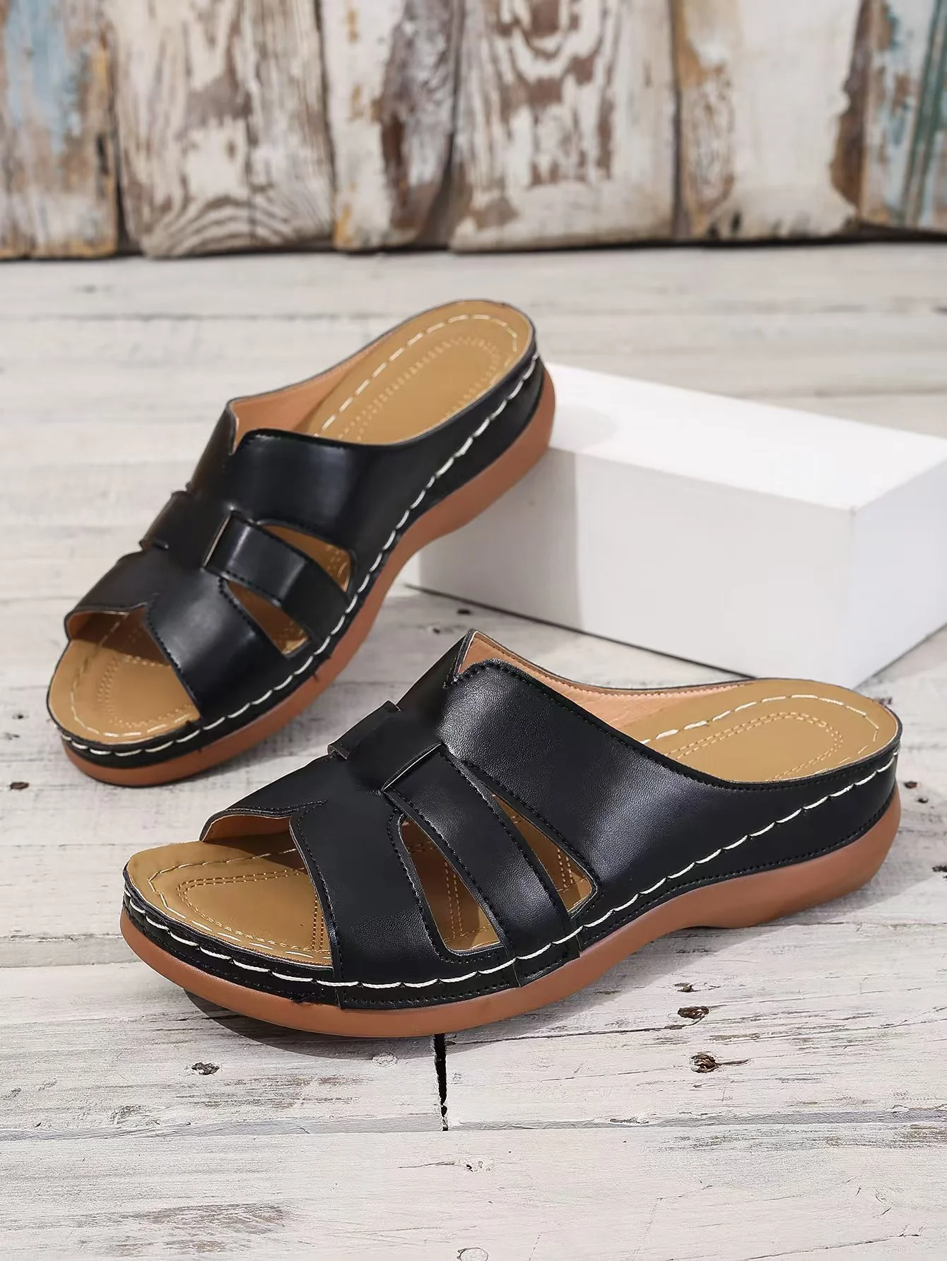 Pantufas ortopédicas de senhora em pele com bico aberto