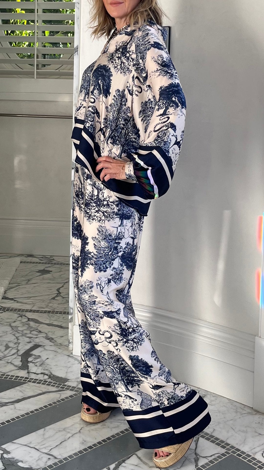 Abito casual con scollo a V stampato e maniche lunghe