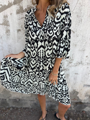 💖Limited Sale 48% OFF💖Printed V-Neck Dress with 3/4 Sleeves