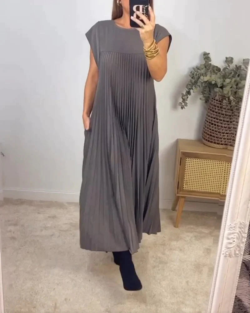Vestido plissado sem mangas