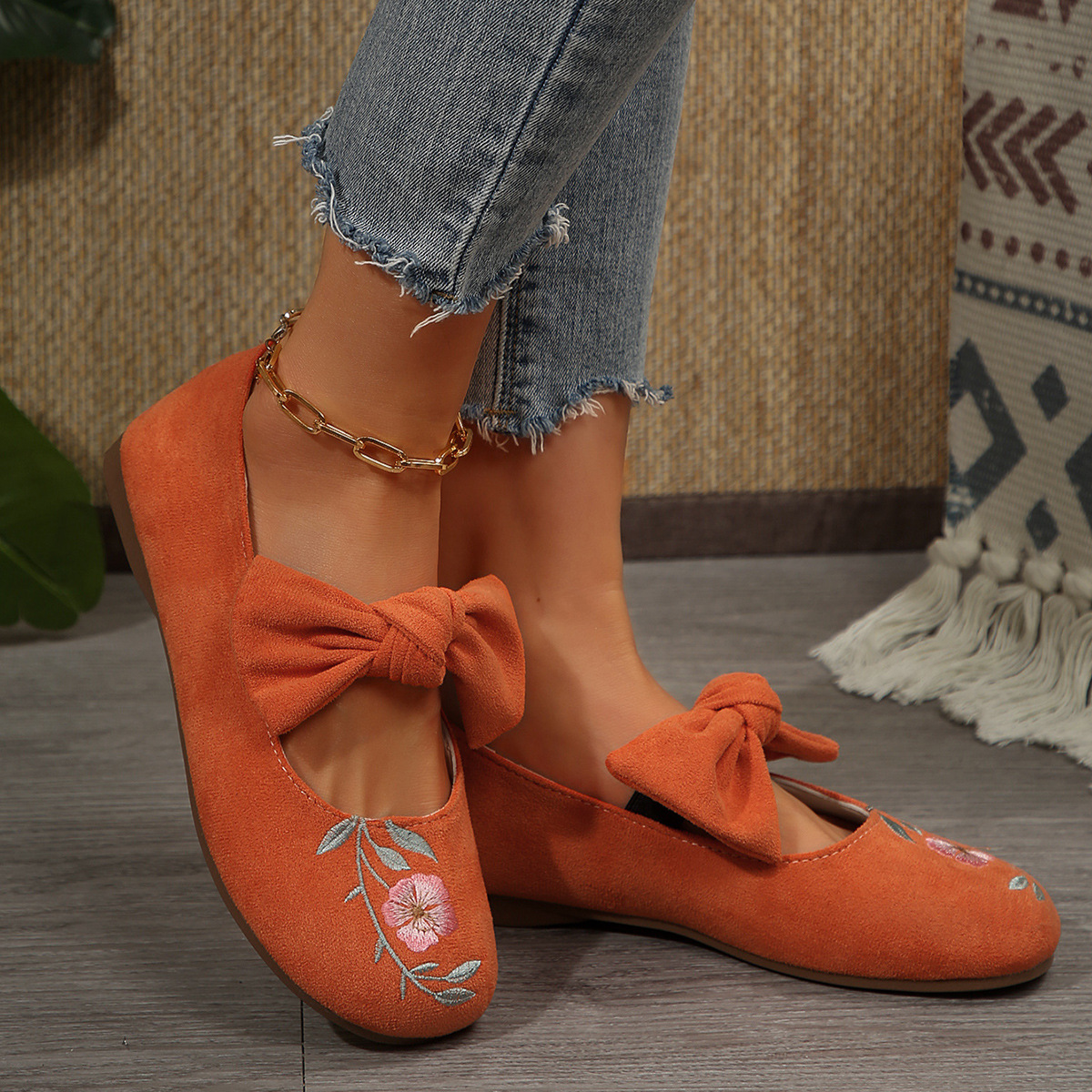 Novos sapatos baixos Mary Jane com fita bordada