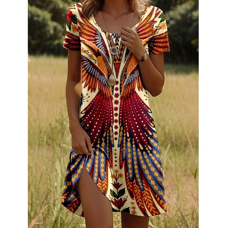 Vestido de manga curta com estampa de gola redonda e elemento indiano
