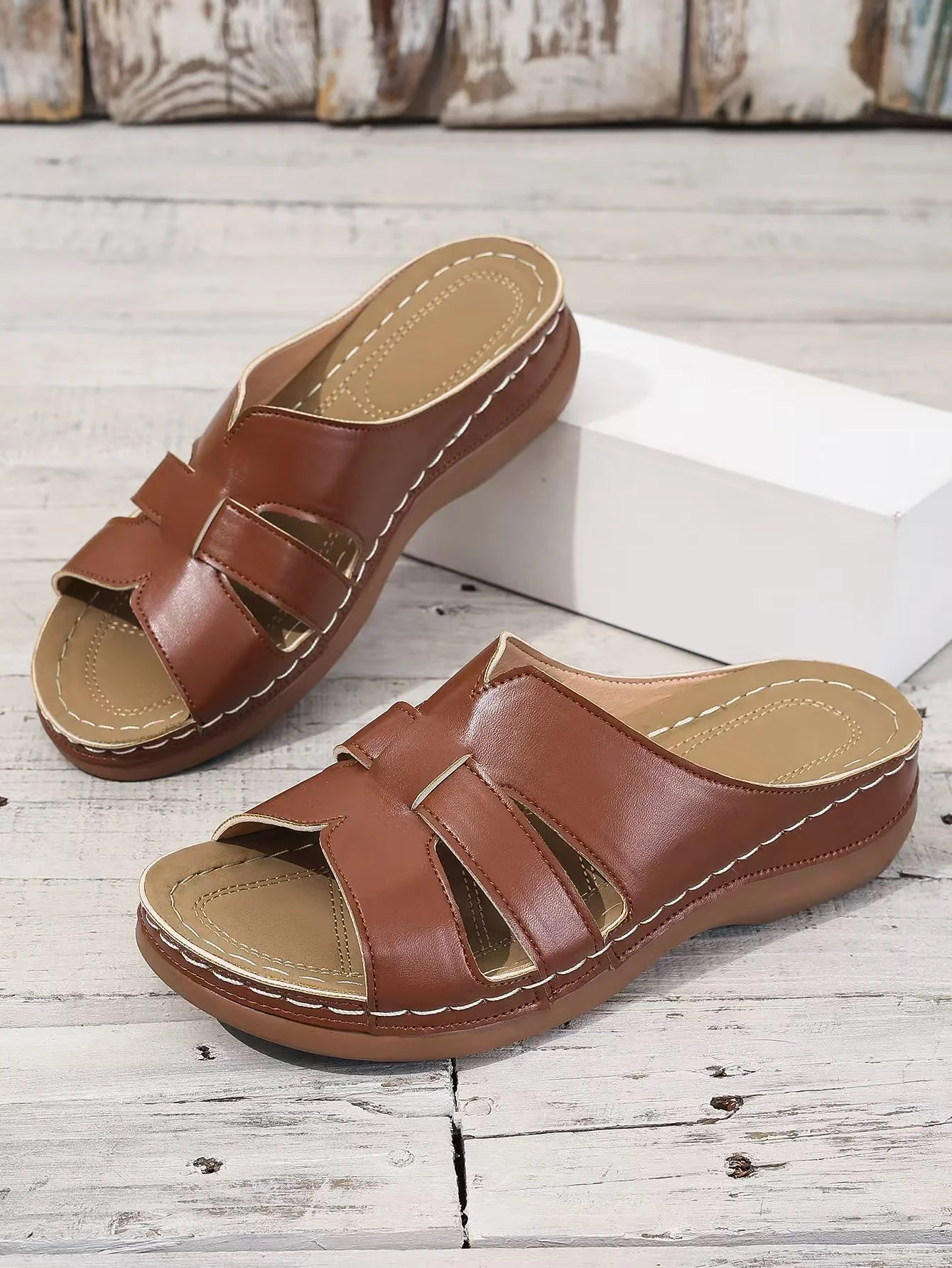 Pantufas ortopédicas de senhora em pele com bico aberto