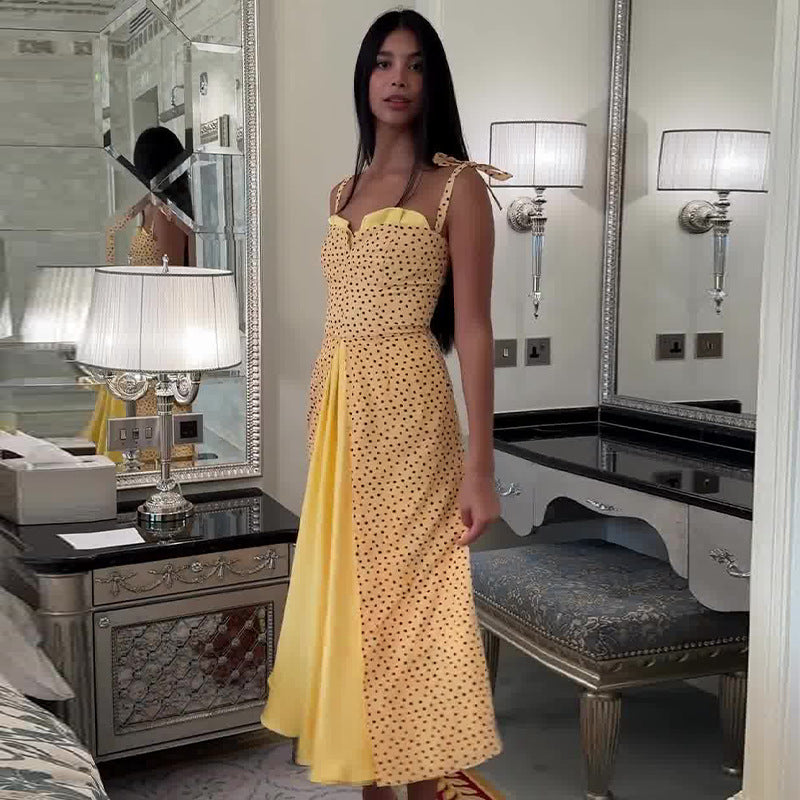 Abito midi da donna con ampio spacco e cintura patchwork