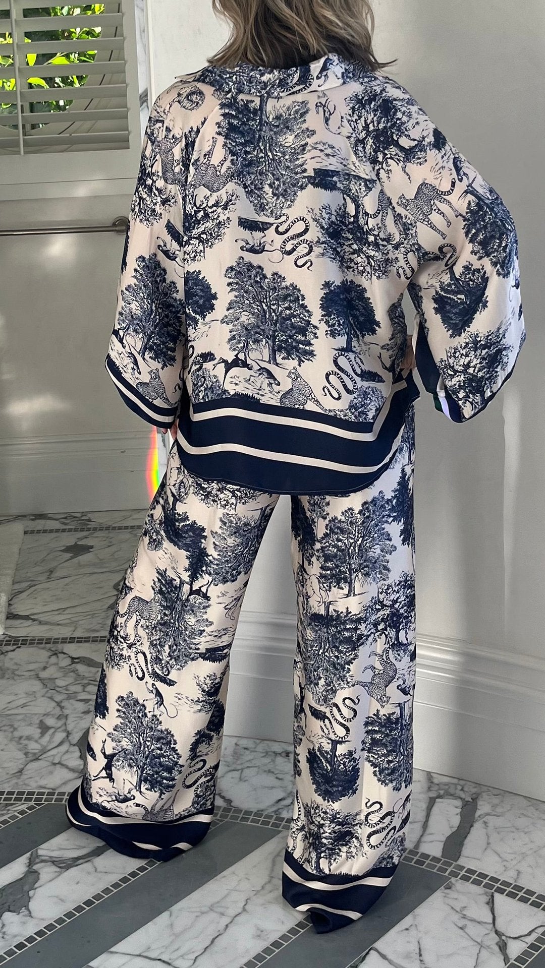 Abito casual con scollo a V stampato e maniche lunghe
