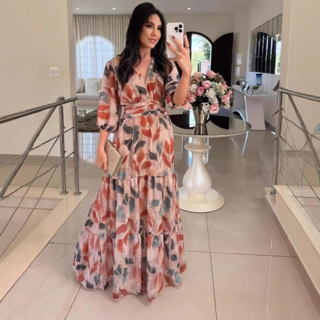 Vestido Elizamara com estampa de folhas nude