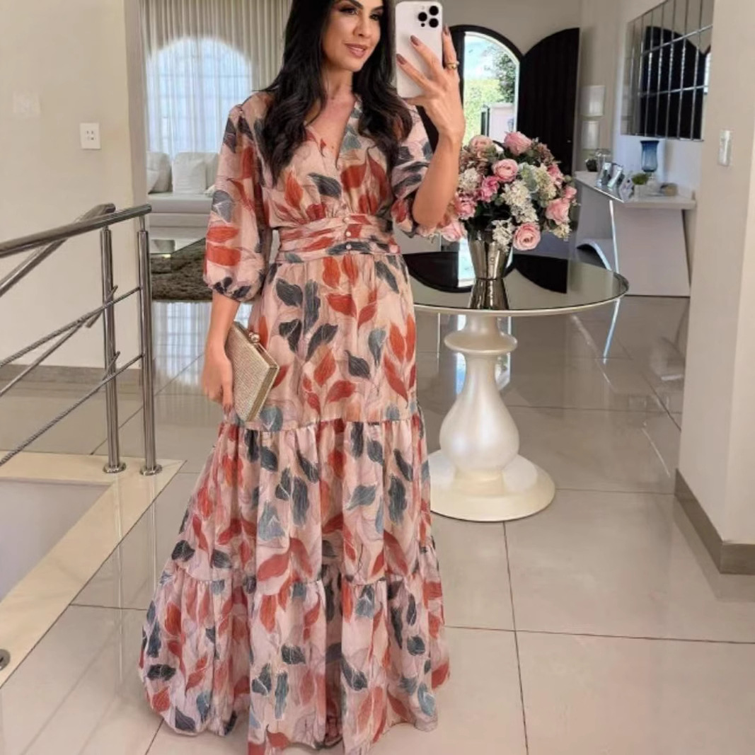 Vestido Elizamara com estampa de folhas nude