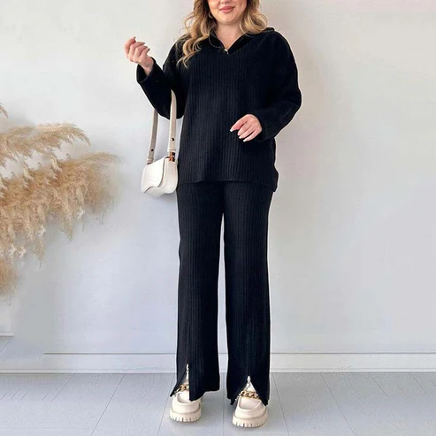 Completo da donna in maglia a coste con pantaloni a spacco