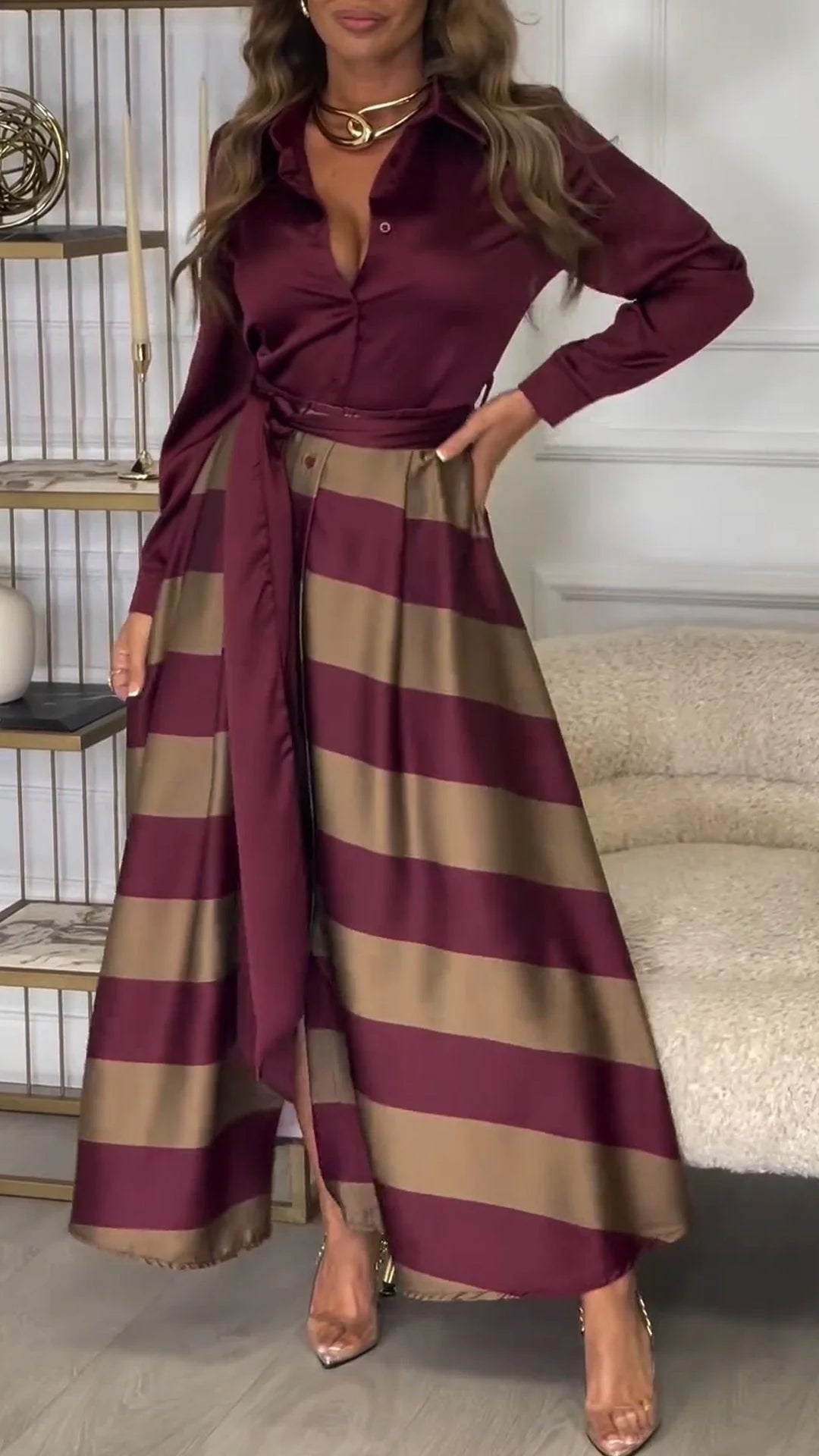 Vestido feminino plissado listrado com costura