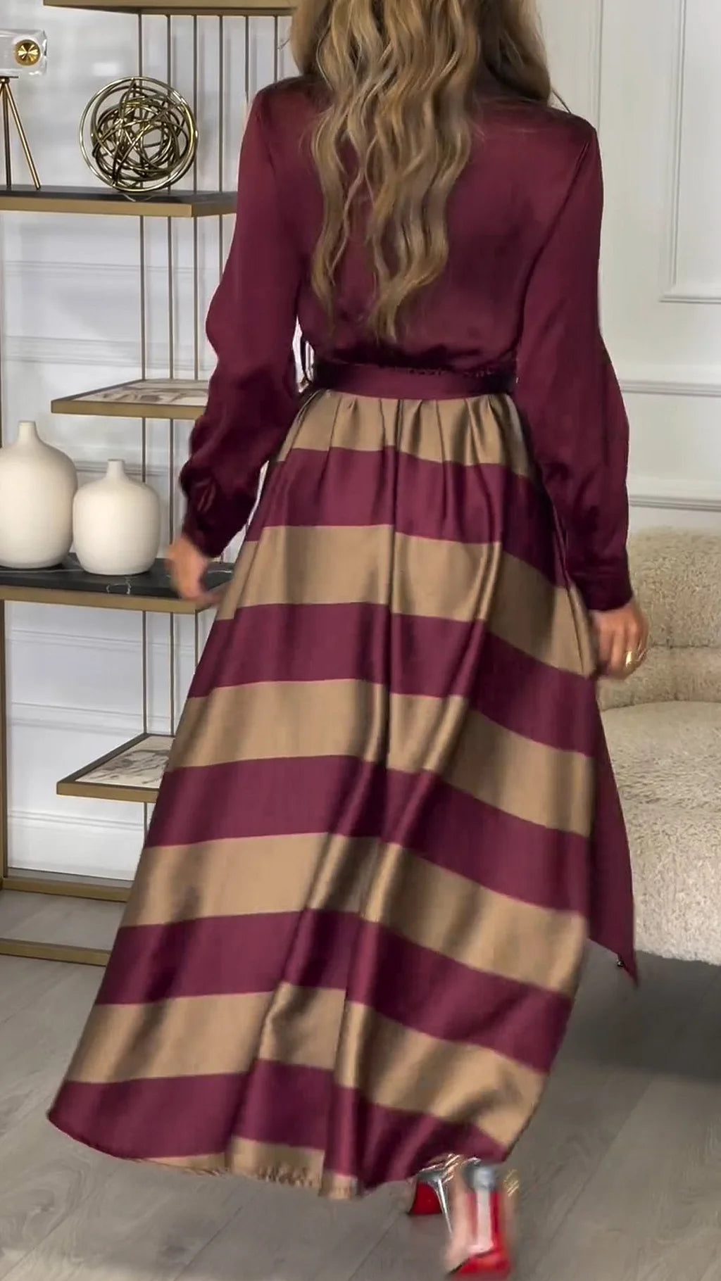 Vestido feminino plissado listrado com costura