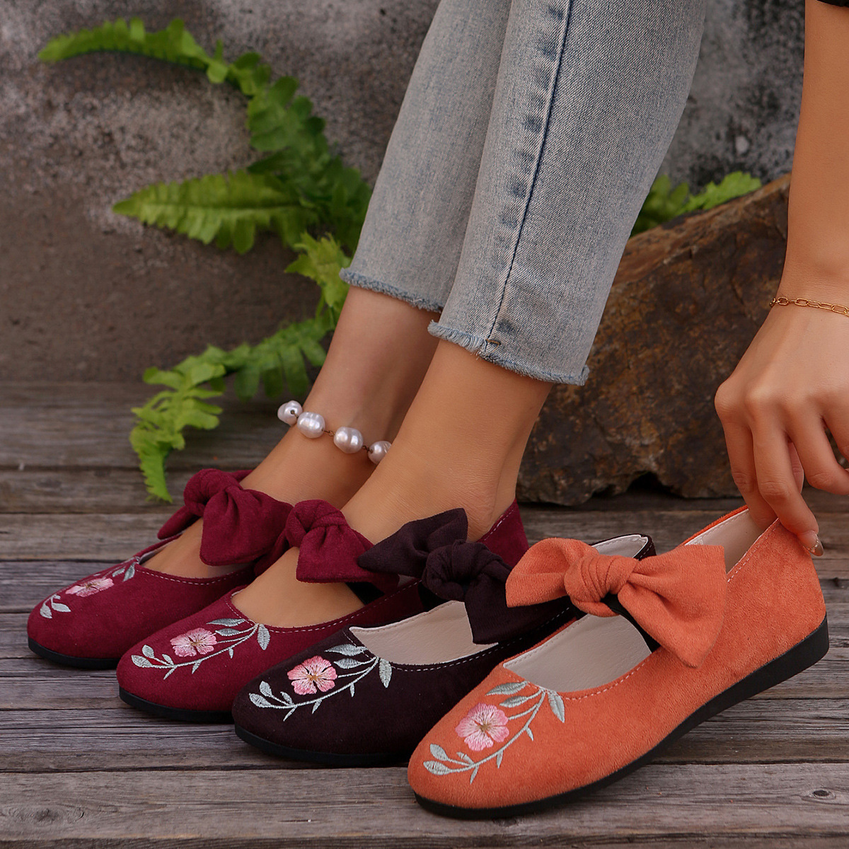 Novos sapatos baixos Mary Jane com fita bordada
