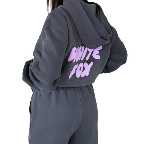 Um novo conjunto de duas peças de sweatshirt desportiva com capuz