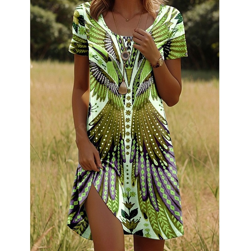 Vestido de manga curta com estampa de gola redonda e elemento indiano