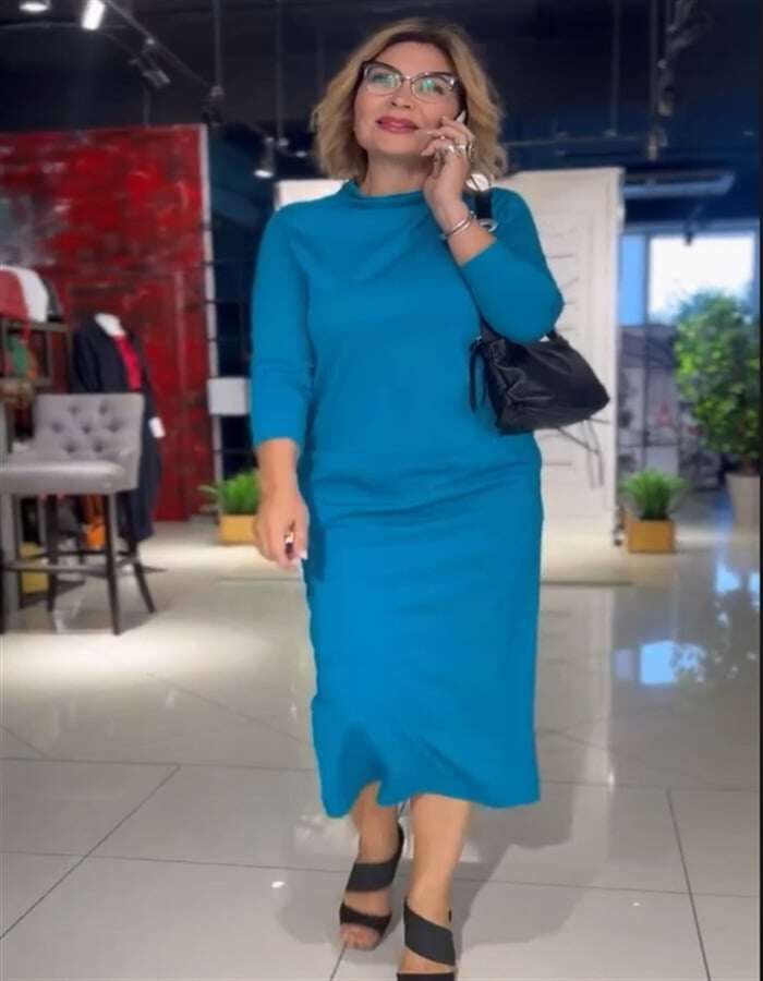 Vestido feminino com decote em V e bolsos