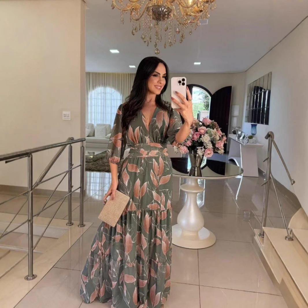 Vestido Elizamara com estampa de folhas nude