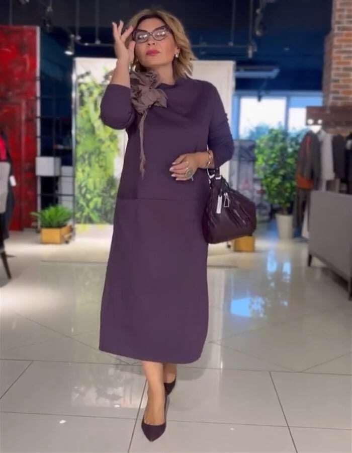 Vestido feminino com decote em V e bolsos
