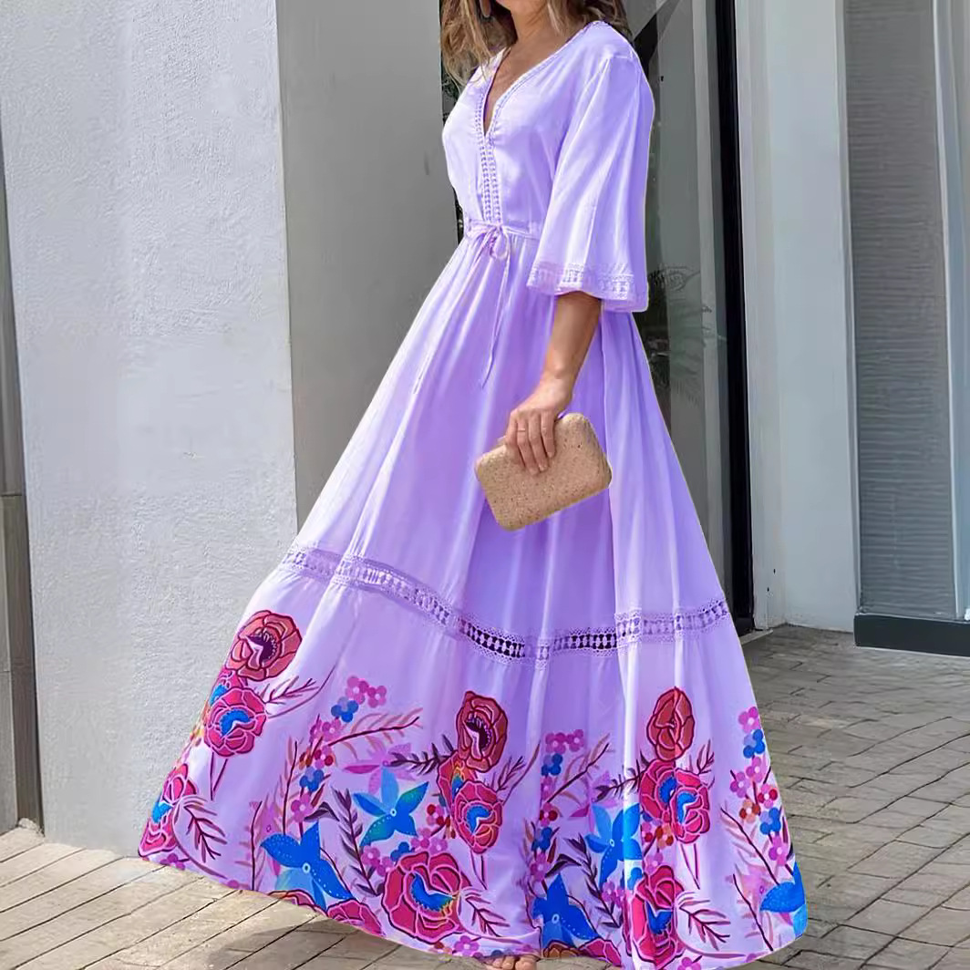Vestido comprido com estampado de renda e decote em V