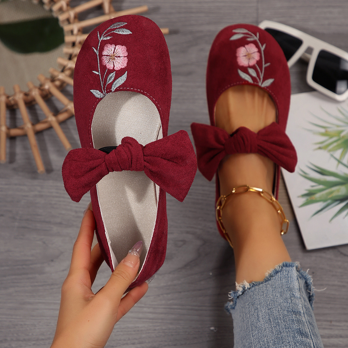 Novos sapatos baixos Mary Jane com fita bordada