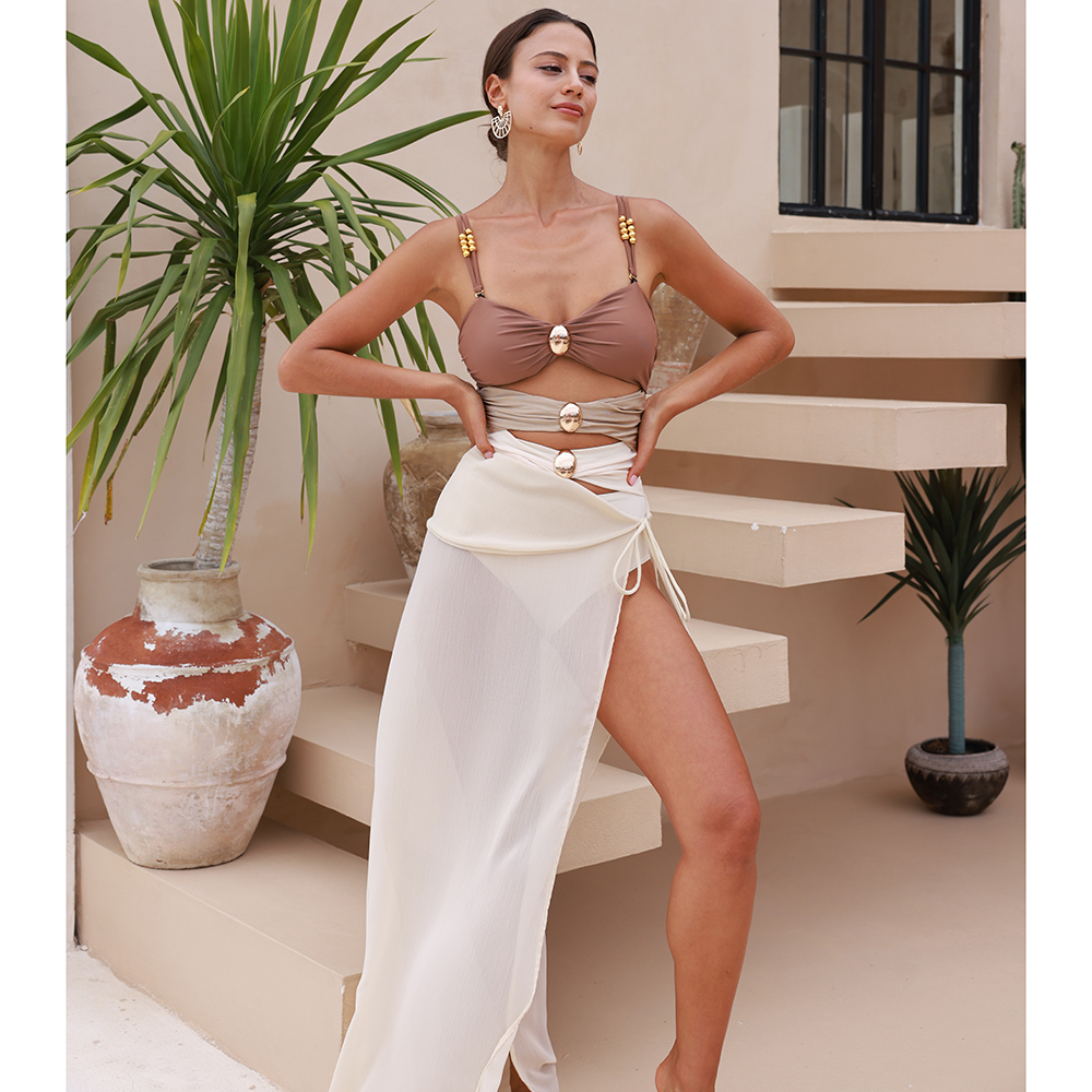 😍 Color Block Cutout One Piece Swimsuit and Sarong