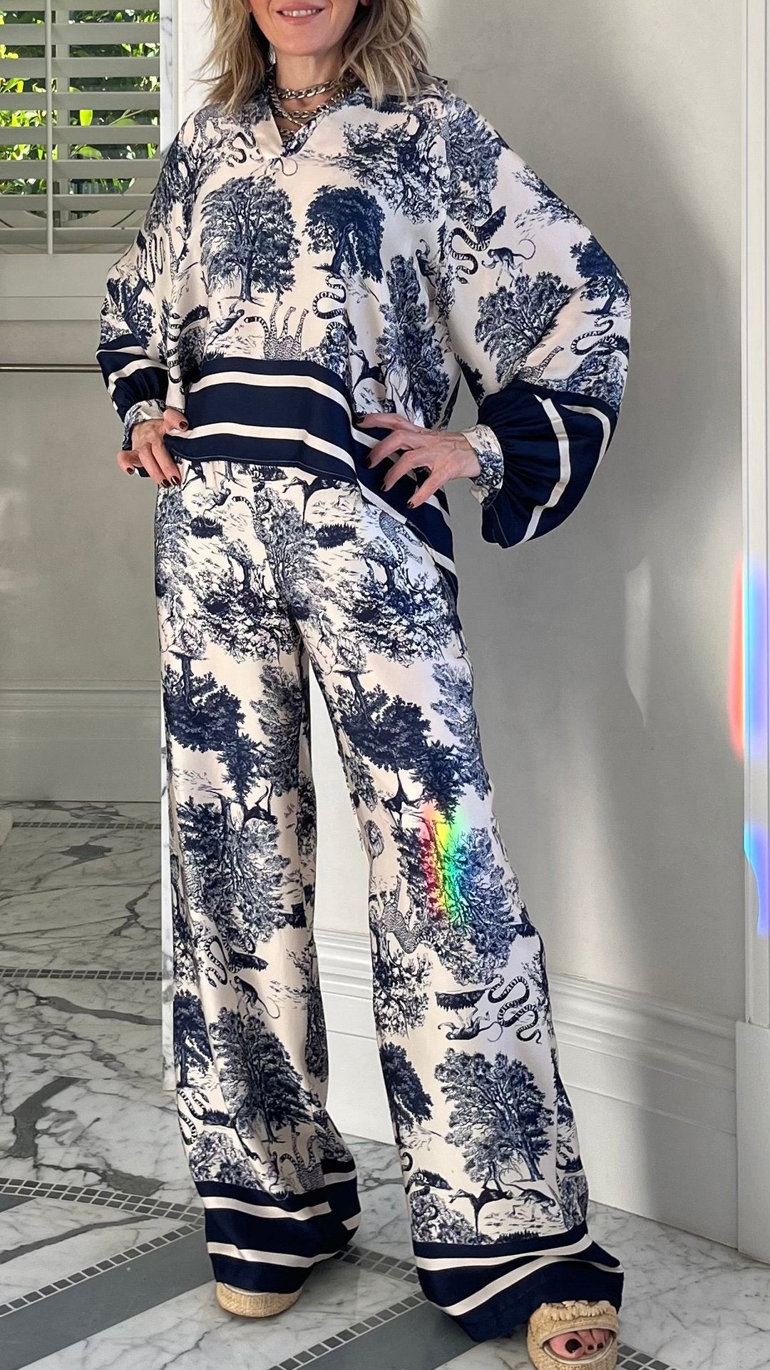 Abito casual con scollo a V stampato e maniche lunghe