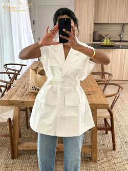 Camicia da donna in cotone bianco alla moda e ampia