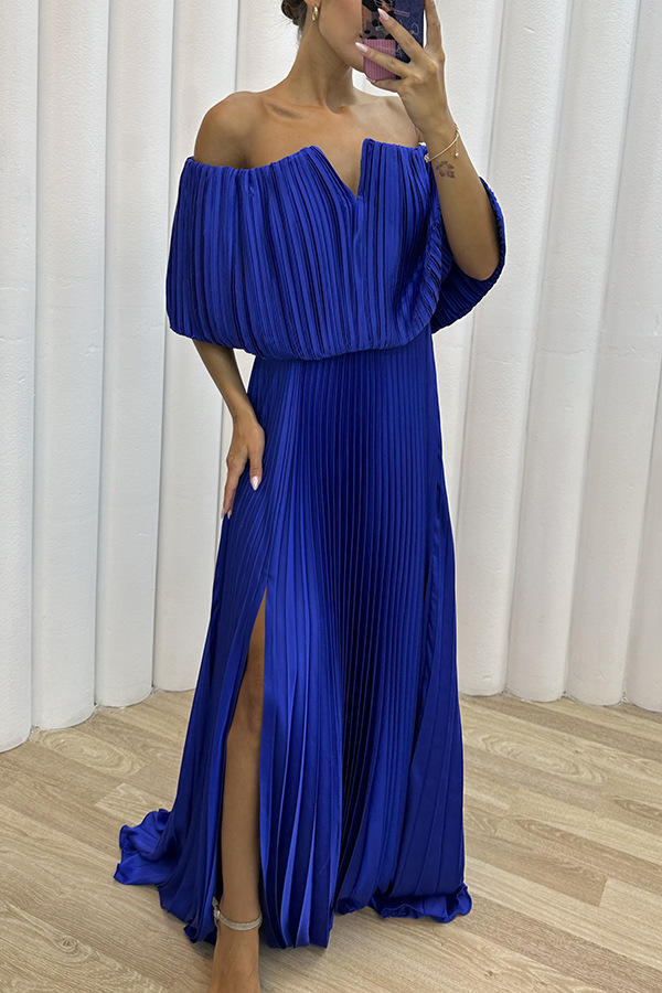 Vestido maxi plissado com ombros largos e cintura elástica