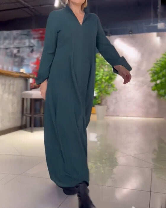 Vestido longo solto com fenda lateral e lapela