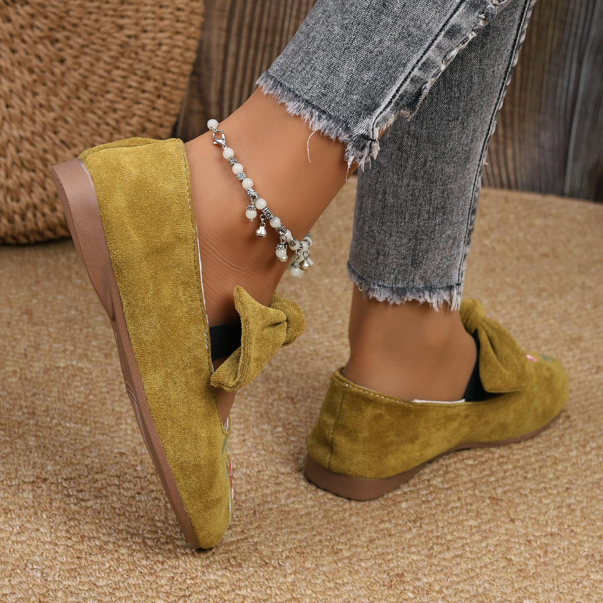 Novos sapatos baixos Mary Jane com fita bordada