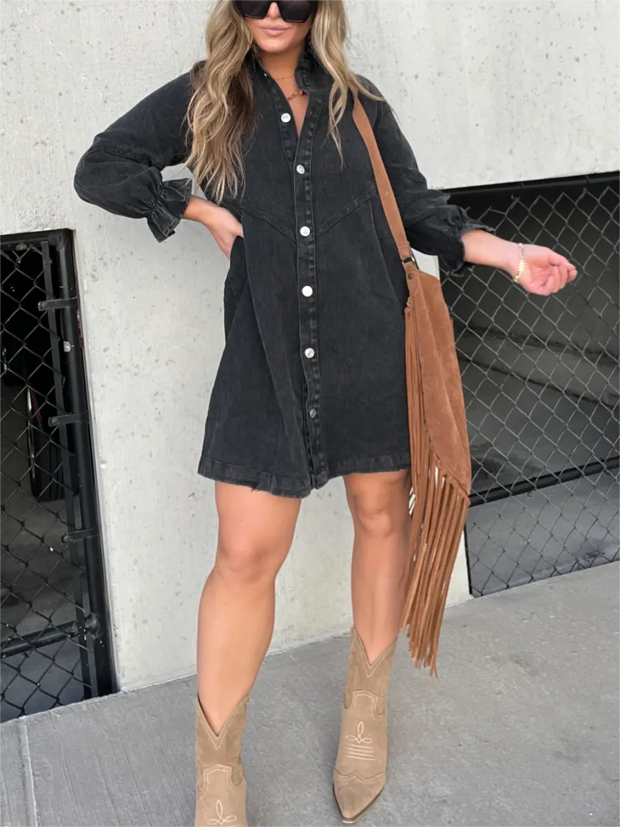 Vestido jeans com camisa solta e manga sino com decote em V