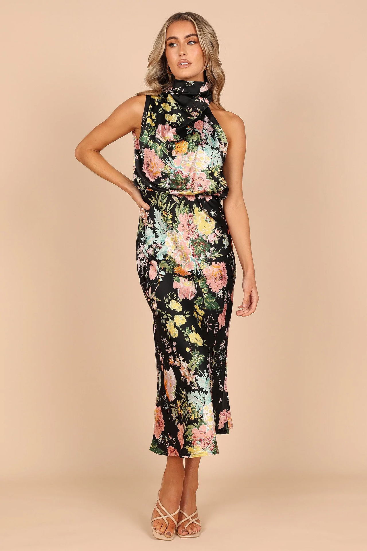 Vestido longo floral com decote redondo e cintura elástica
